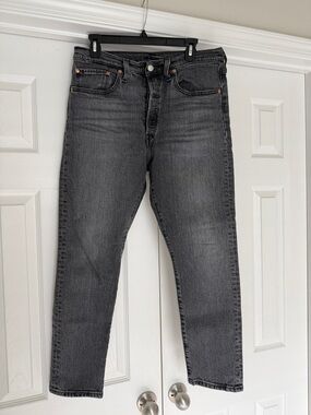 Levi's 501 Skinny Women's Cropped Jeans in Washed Black